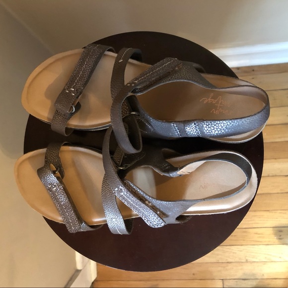 Crown Vintage Wedge Sandals - Picture 6 of 8